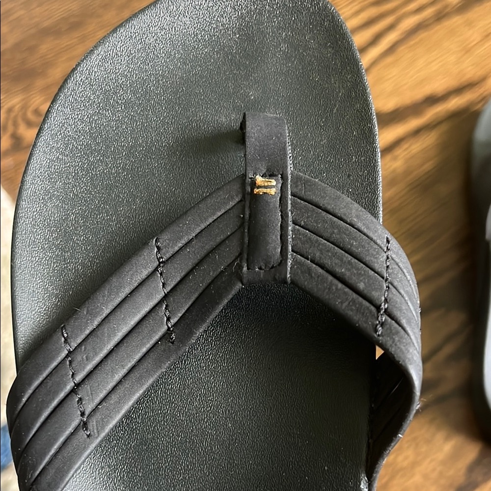 Reef Black Sandals Minimalist Thong Design - Picture 5 of 5